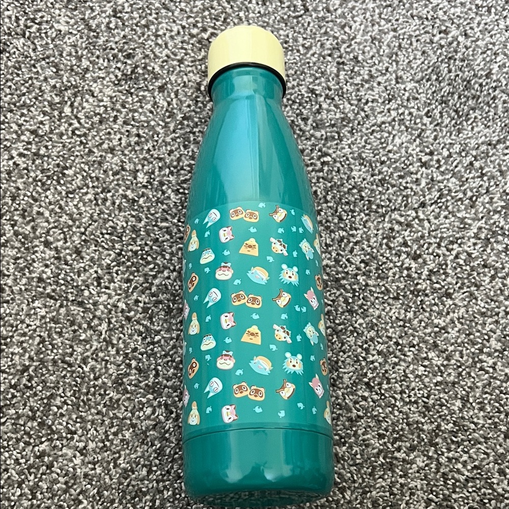 BRAND NEW exclusive Nintendo Animal Crossing 15 oz water bottle in teal!